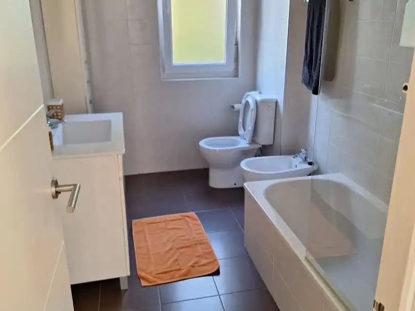Piso de alquiler en Avenida Herrera Oria, 42, Alisal - San Román Baño de Piso de alquiler en Santander con Calefacción, Parquet y Trastero