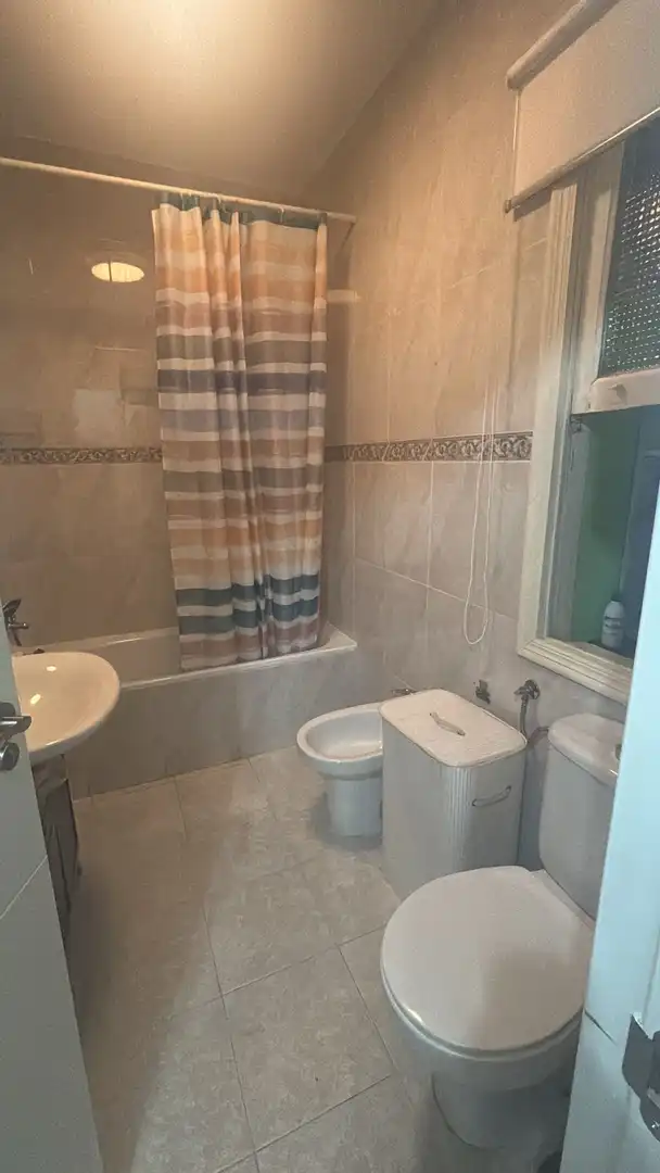Baño de Piso de alquiler en Ourense Capital  con Aire acondicionado, Terraza y Trastero