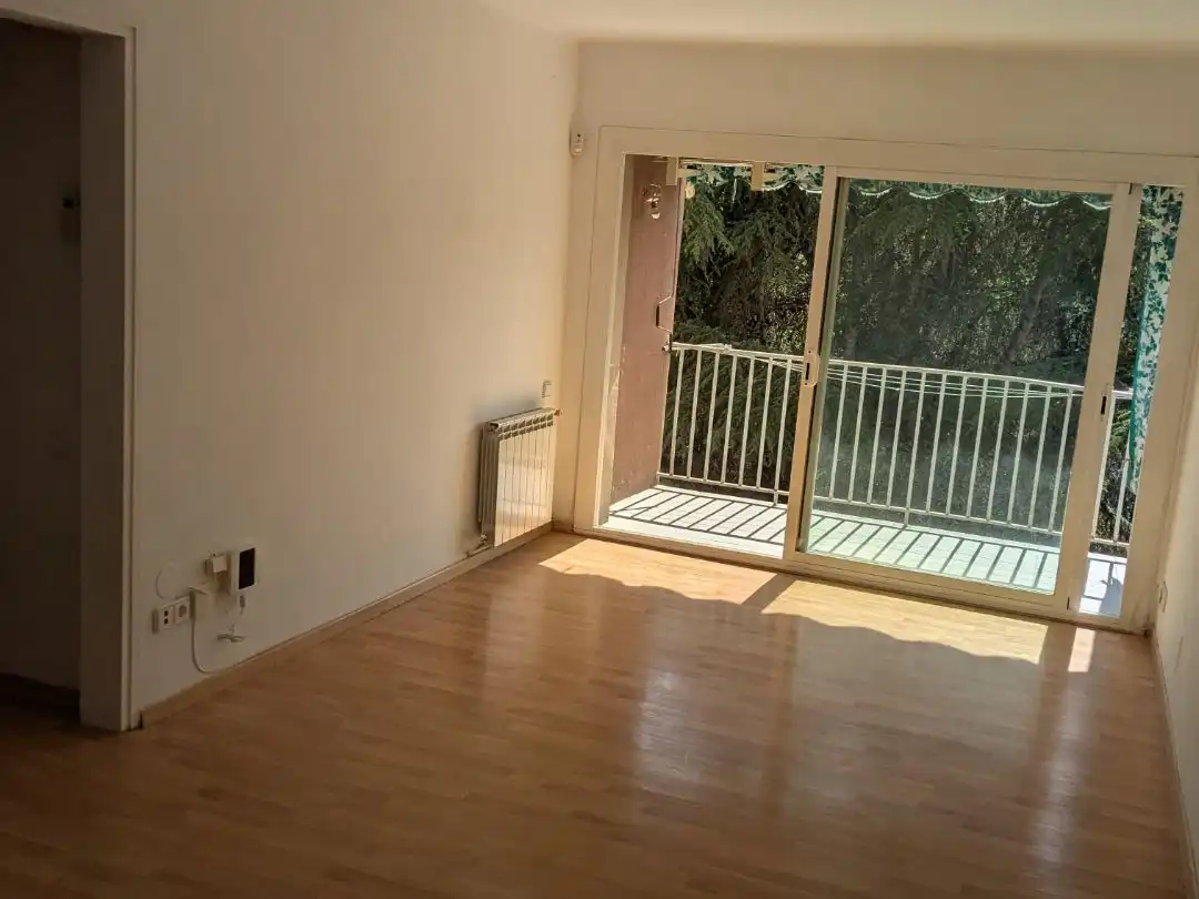 Pis en venda a Carrer de la Primavera, 10, Martorelles Sala d'estar de Pis en venda en Martorelles amb Aire condicionat i Balcó