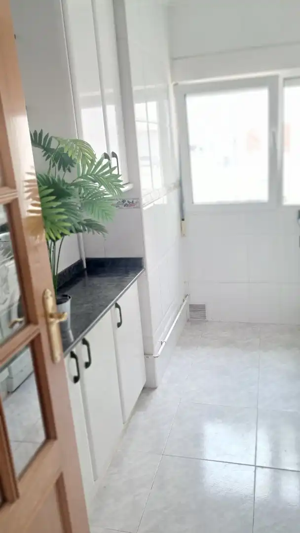 Piso de alquiler en Calle San Fernando, 88, Cuatro Caminos Baño de Piso de alquiler en Santander con Calefacción, Parquet y Amueblado