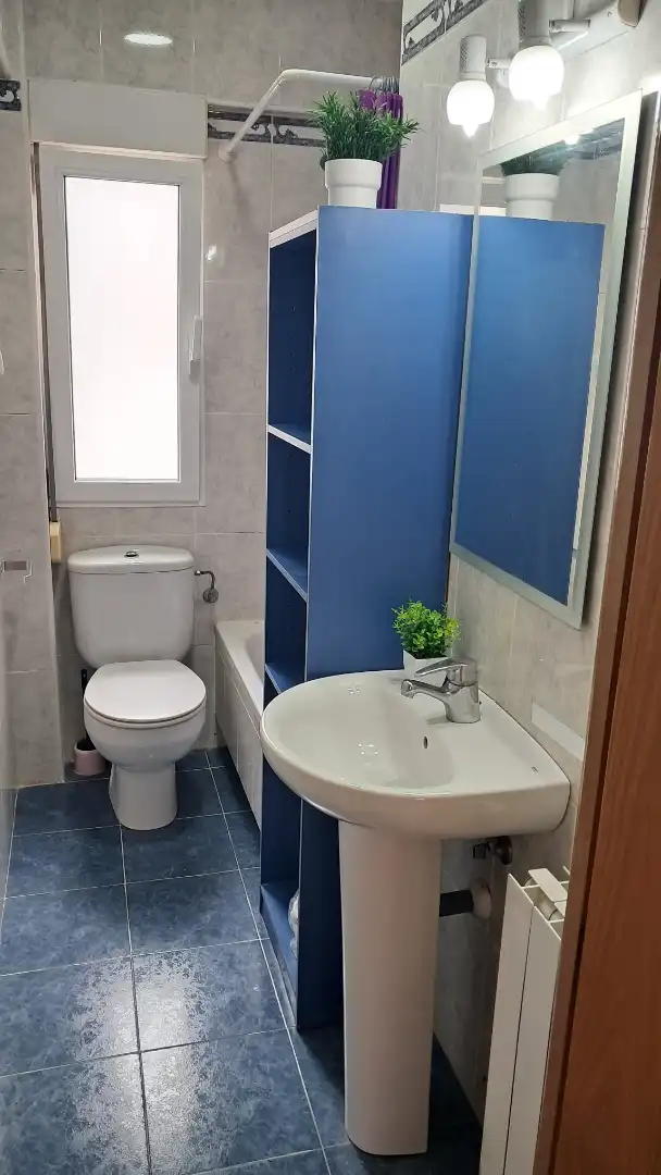 Piso de alquiler en Calle San Fernando, 88, Cuatro Caminos Baño de Piso de alquiler en Santander con Calefacción, Parquet y Amueblado