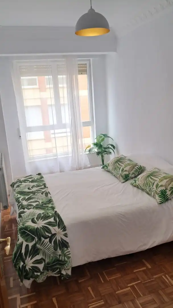 Piso de alquiler en Calle San Fernando, 88, Cuatro Caminos Habitación de Piso de alquiler en Santander con Calefacción, Parquet y Amueblado