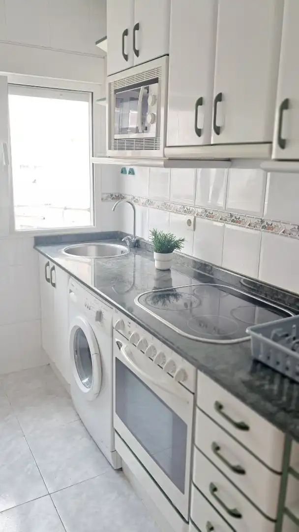 Piso de alquiler en Calle San Fernando, 88, Cuatro Caminos Cocina de Piso de alquiler en Santander con Calefacción, Parquet y Amueblado