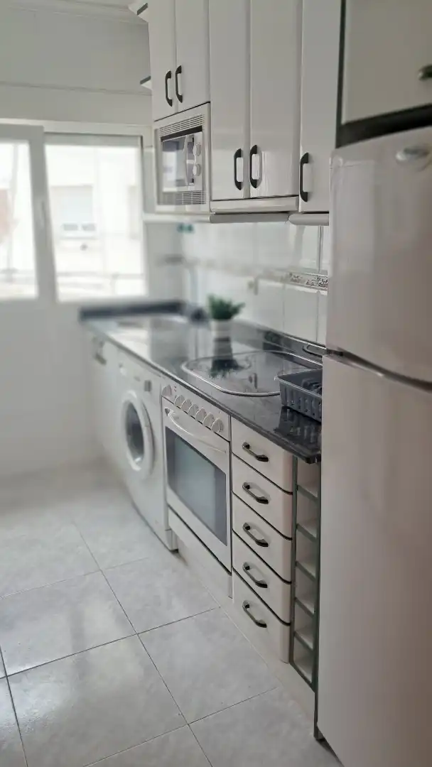 Piso de alquiler en Calle San Fernando, 88, Cuatro Caminos Cocina de Piso de alquiler en Santander con Calefacción, Parquet y Amueblado