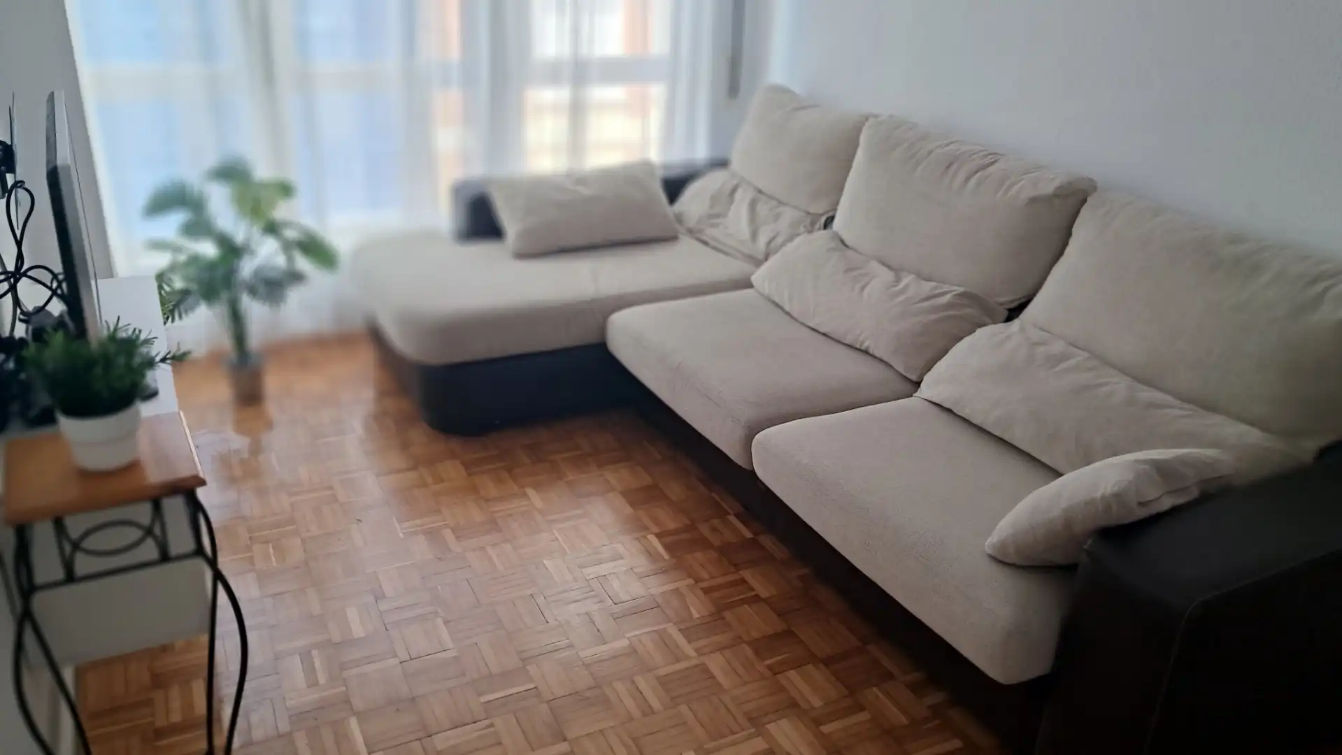 Piso de alquiler en Calle San Fernando, 88, Cuatro Caminos Sala de estar de Piso de alquiler en Santander con Calefacción, Parquet y Amueblado