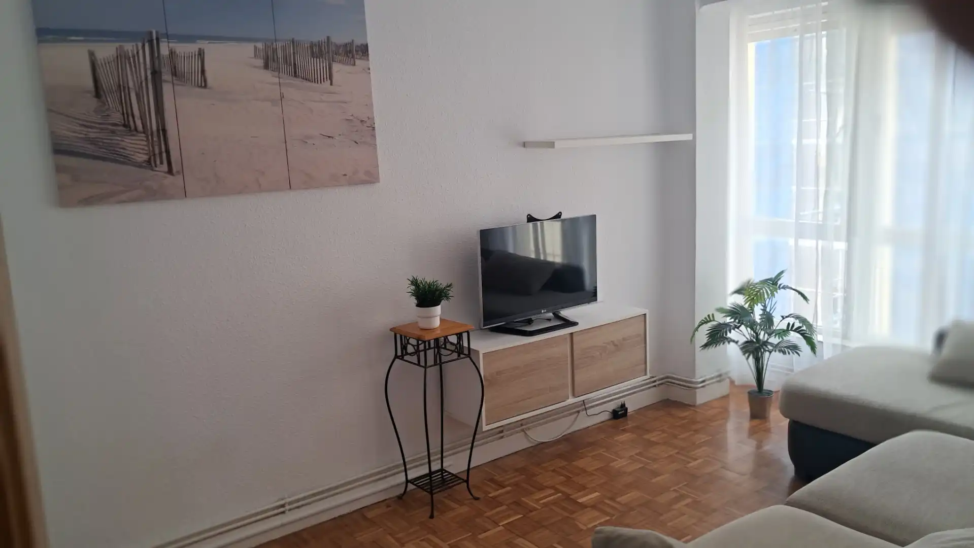 Piso de alquiler en Calle San Fernando, 88, Cuatro Caminos Sala de estar de Piso de alquiler en Santander con Calefacción, Parquet y Amueblado