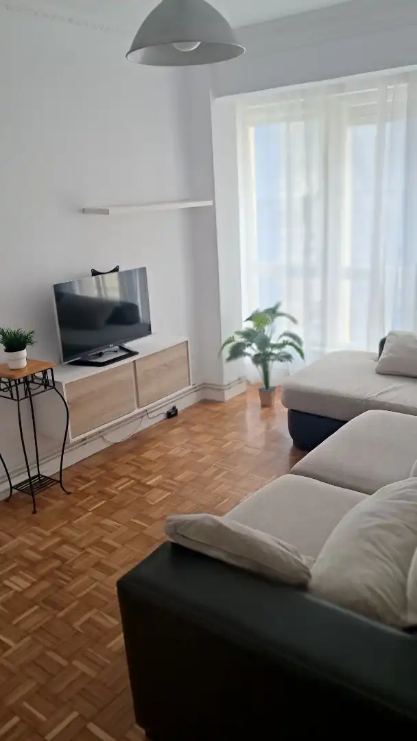 Piso de alquiler en Calle San Fernando, 88, Cuatro Caminos Sala de estar de Piso de alquiler en Santander con Calefacción, Parquet y Amueblado