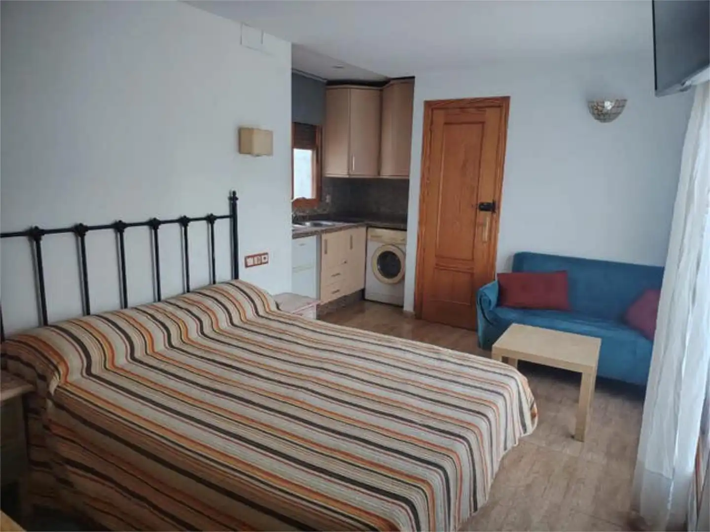 Habitación de Apartamento de alquiler en Córdoba con Terraza y Amueblado