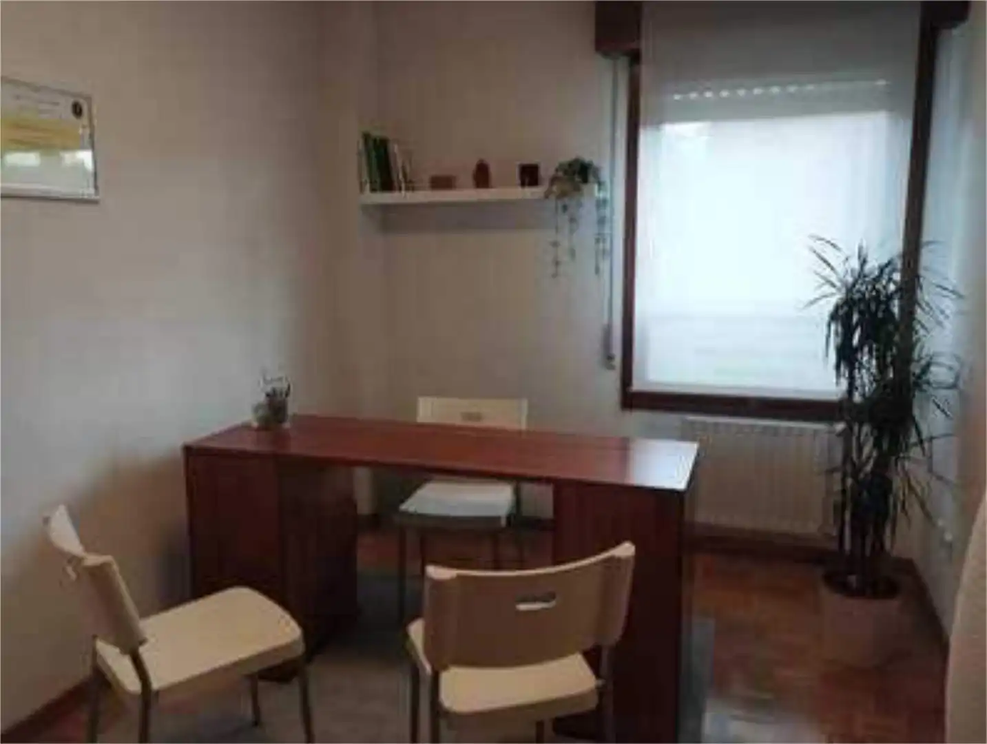 Oficina de lloguer a La Fresneda Sala d'estar de Oficina de lloguer en Siero