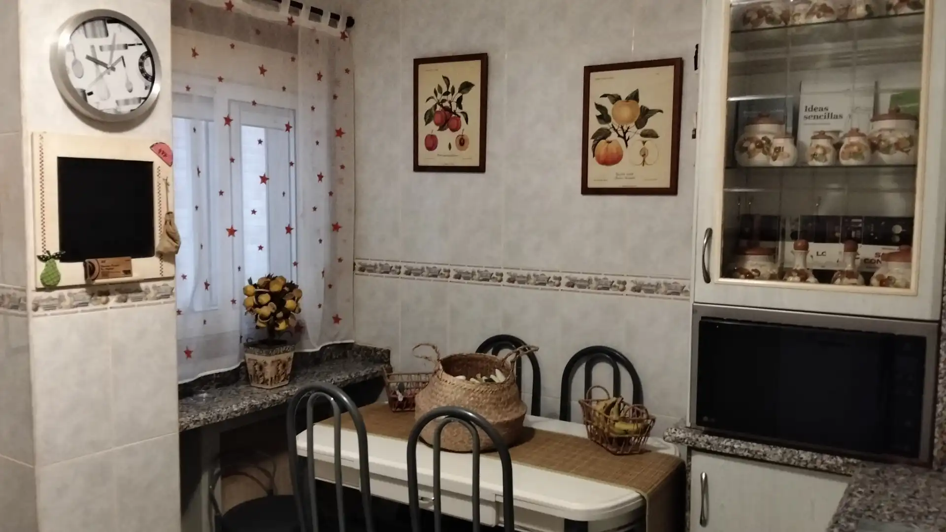 Piso en venta en Rúa Río Barcés, 5, Cambre Comedor de Piso en venta en Cambre con Parquet, Trastero y Parking comunitario