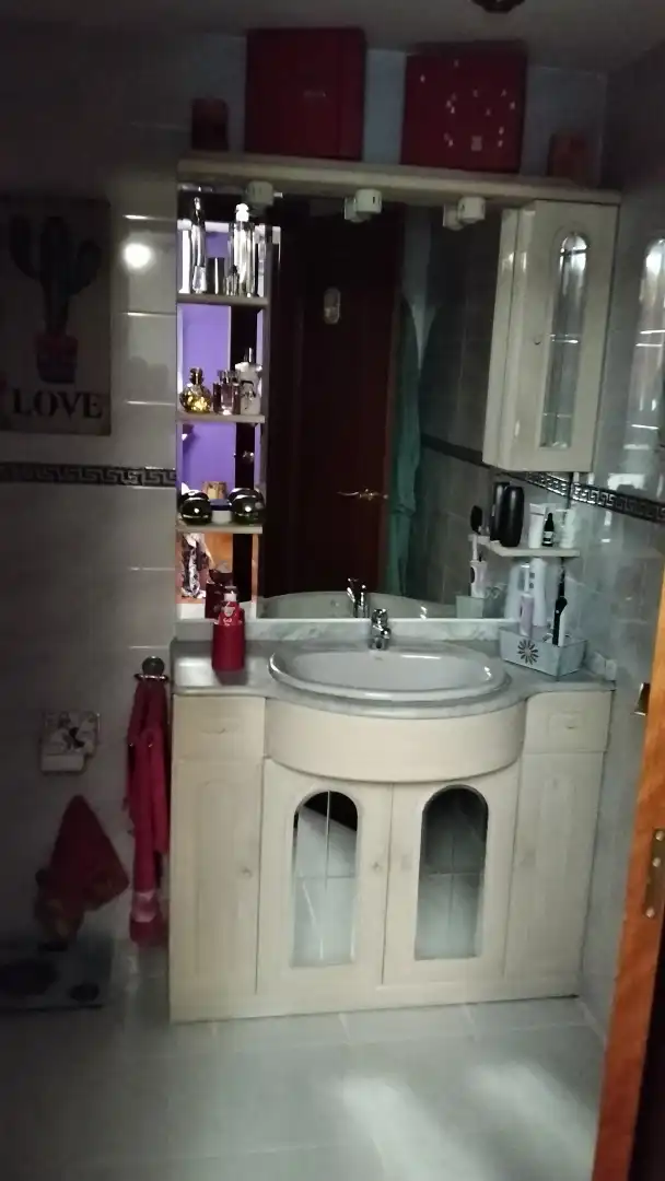Piso en venta en Rúa Río Barcés, 5, Cambre Baño de Piso en venta en Cambre con Parquet, Trastero y Parking comunitario