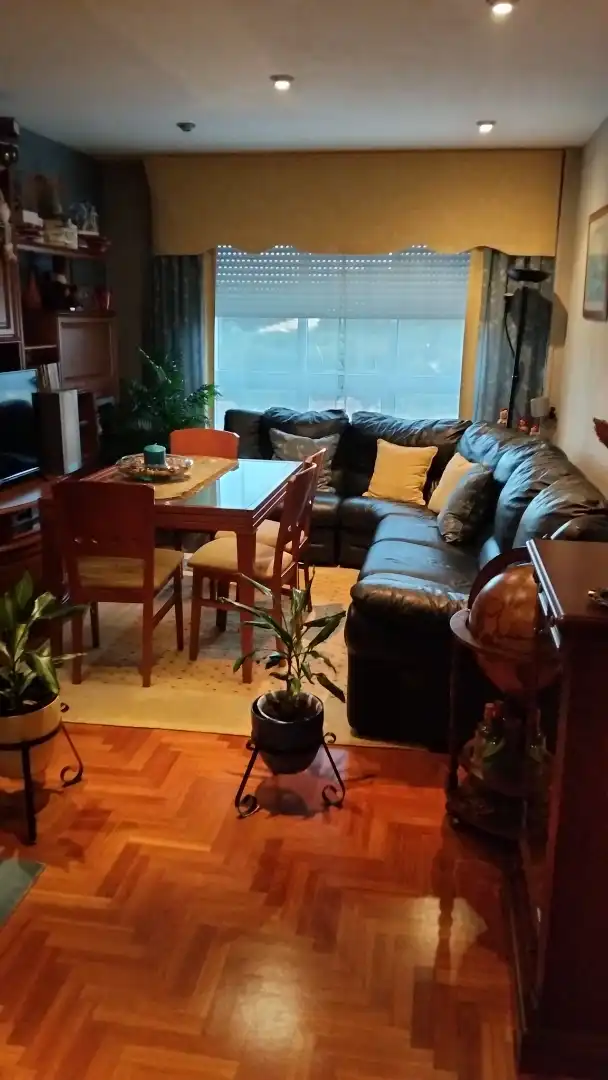 Piso en venta en Rúa Río Barcés, 5, Cambre Sala de estar de Piso en venta en Cambre con Parquet, Trastero y Parking comunitario