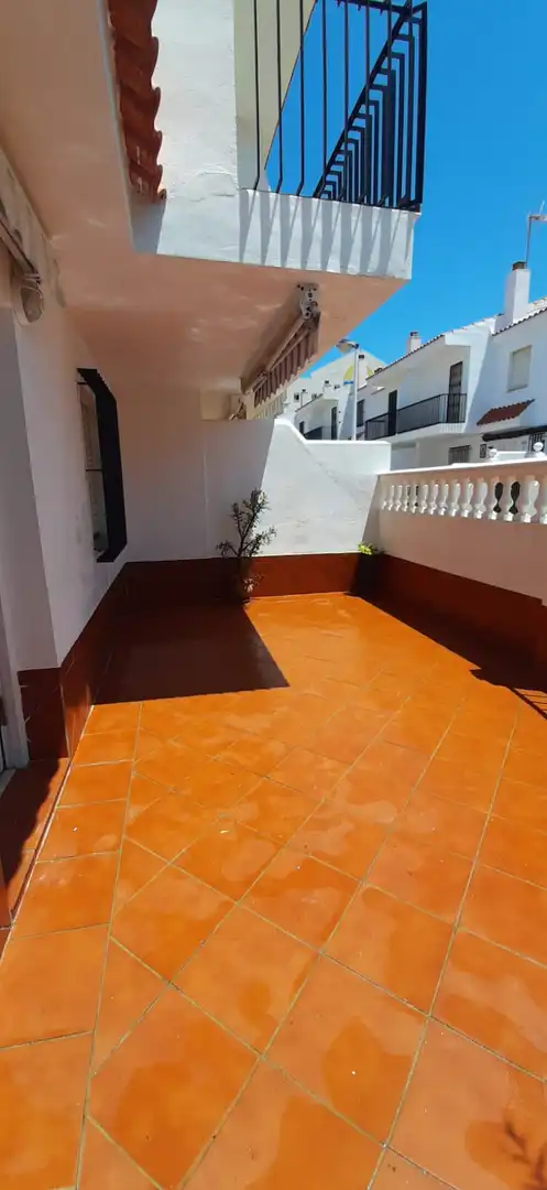 Terrasse von Einfamilien-Reihenhaus zur Miete in Almonte mit Balkon