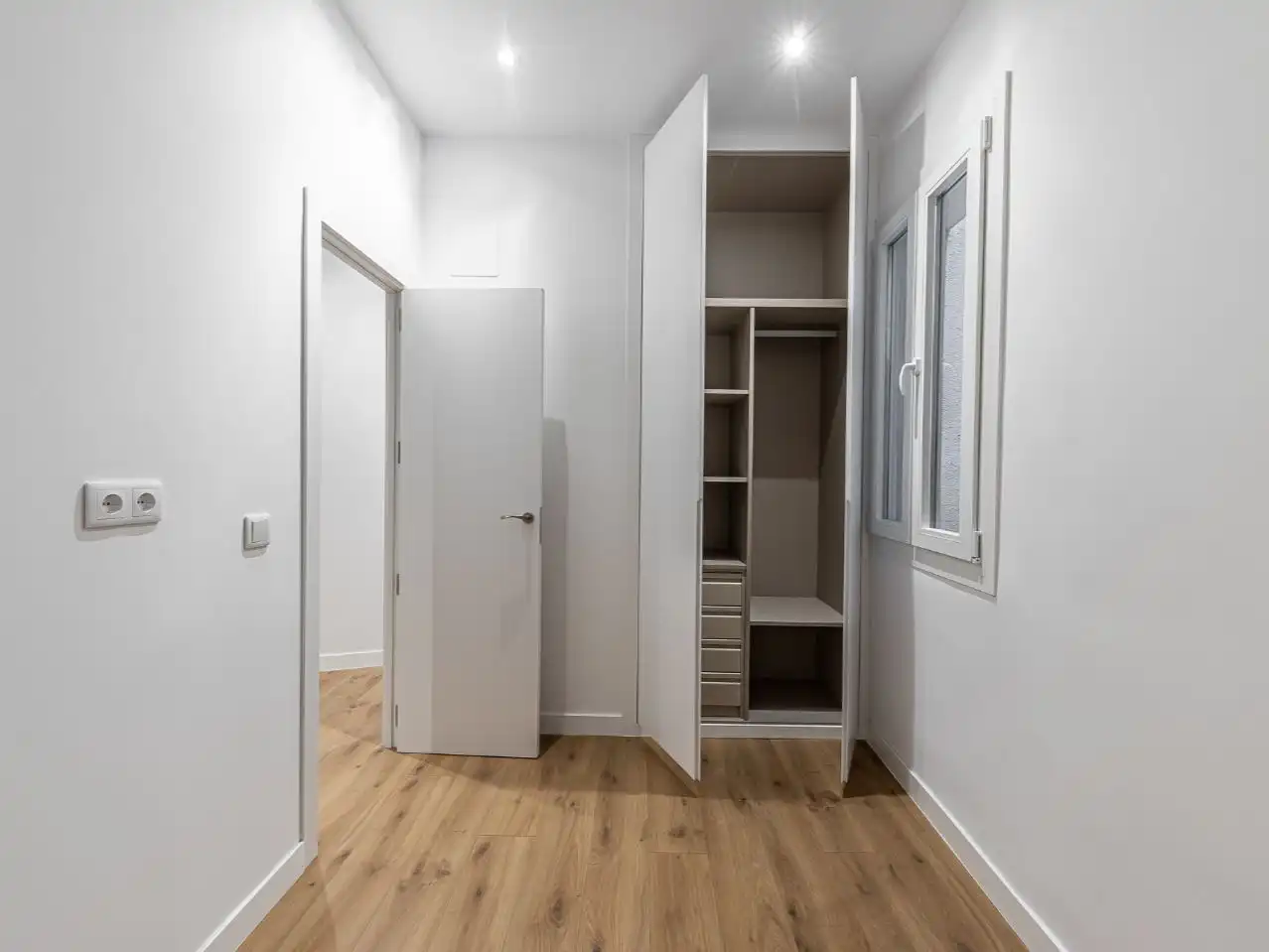 Bedroom of Flat for sale in  Madrid Capital
