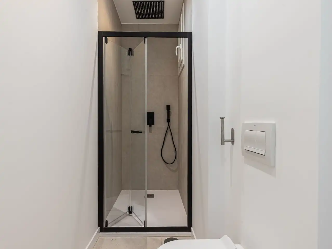 Bathroom of Flat for sale in  Madrid Capital