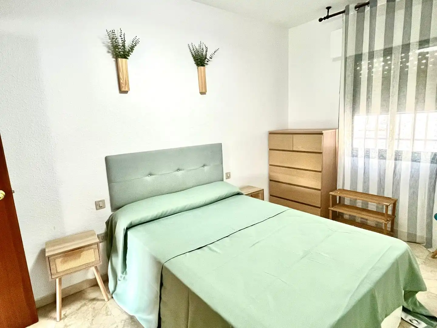 Habitación de Piso de alquiler en Sevilla con Aire acondicionado, Calefacción y Amueblado