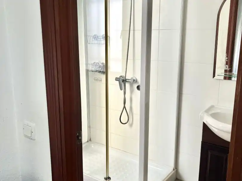 Baño de Piso de alquiler en Sevilla con Aire acondicionado, Calefacción y Amueblado
