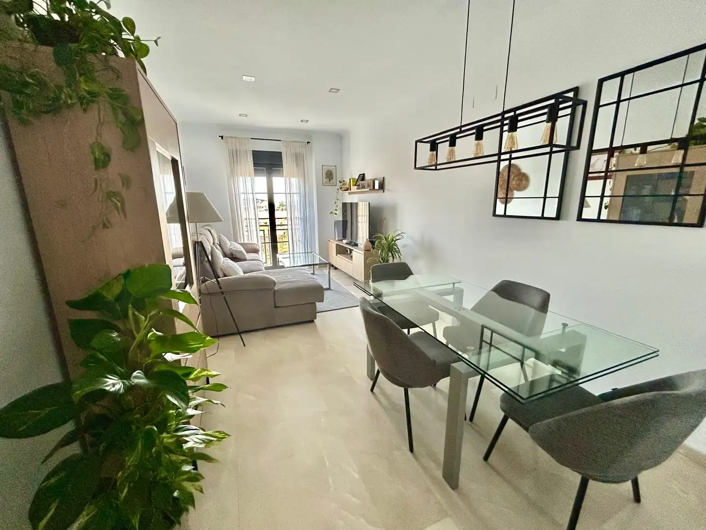 Piso de alquiler en Avenida Italia, 69, Centro Sala de estar de Piso de alquiler en Huelva con Aire acondicionado, Calefacción y Amueblado