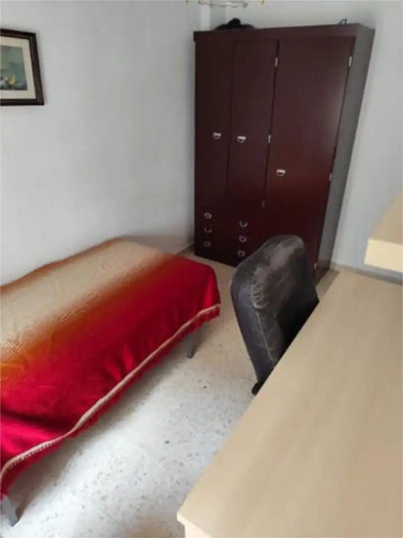 Piso de alquiler en El Torrejón - El Cerezo Habitación de Piso de alquiler en Sevilla con Terraza y Amueblado