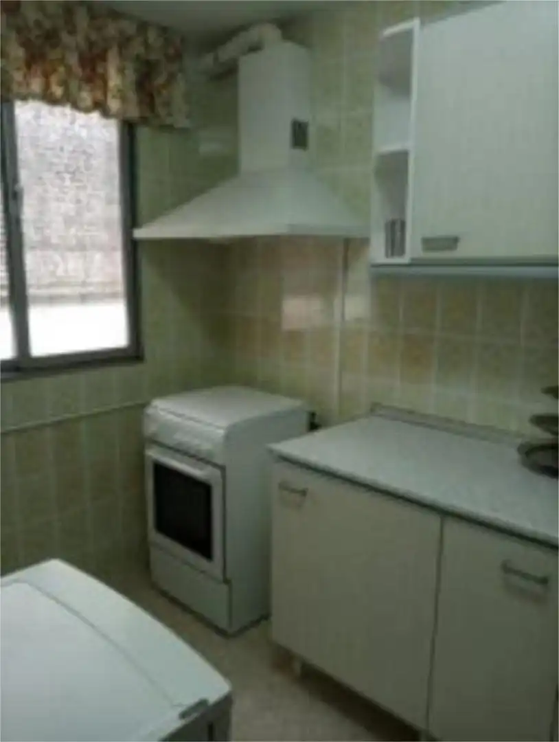 Piso de alquiler en El Torrejón - El Cerezo Cocina de Piso de alquiler en Sevilla con Terraza y Amueblado