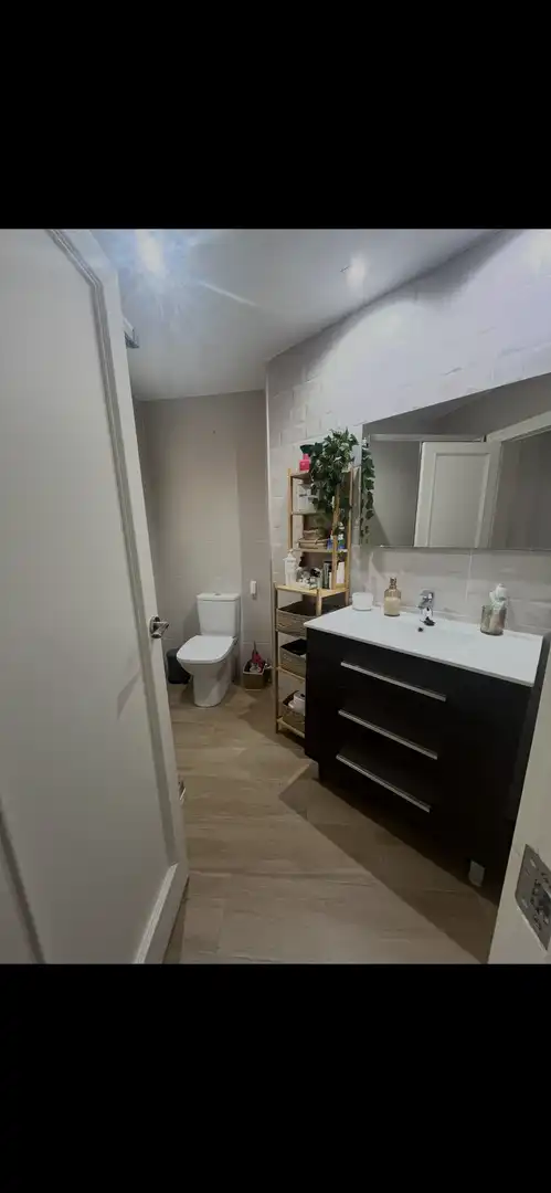 Wohnung zum Verkauf in Plaza Santa María, 1, El Rabal Badezimmer von Wohnung zum Verkauf in Villena mit Klimaanlage und Balkon