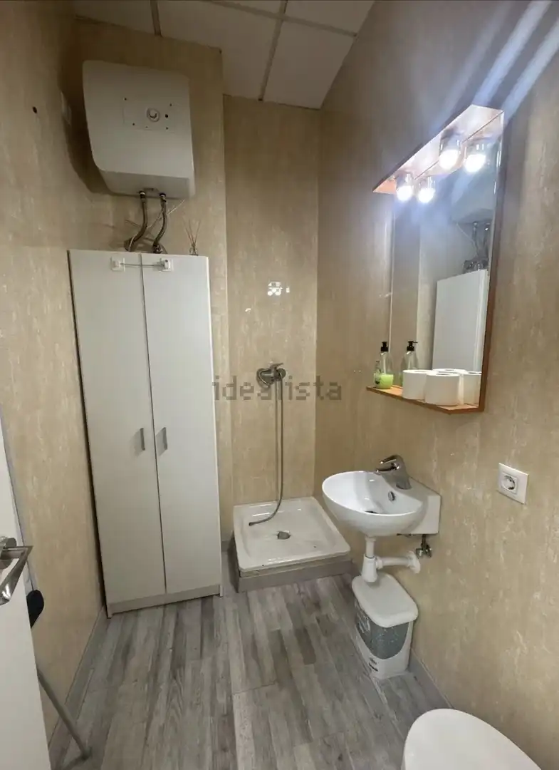 Baño de Local en venta en Sevilla con Aire acondicionado, Calefacción y Alarma