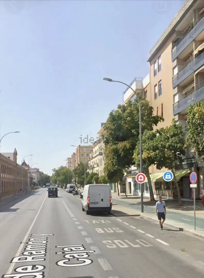 Vista exterior de Local en venta en Sevilla con Aire acondicionado, Calefacción y Alarma