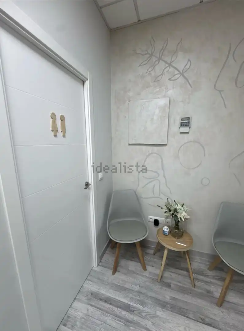 Baño de Local en venta en Sevilla con Aire acondicionado, Calefacción y Alarma