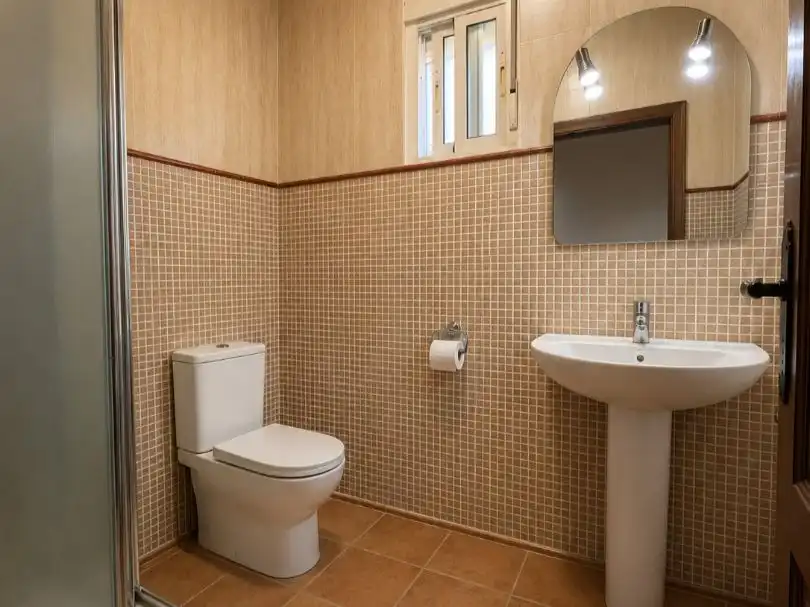 Badezimmer von Wohnung zum Verkauf in Chiclana de la Frontera mit Privatgarten und Abstellraum