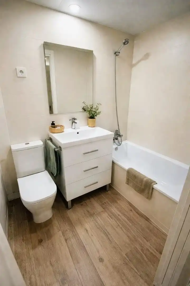 Flat for sale in Carrer de Miquel Marti I Pol, 3, Masia Nova - Solicrup Bathroom of Flat for sale in Vilanova i la Geltrú with Air Conditioner, Terrace and Swimming Pool