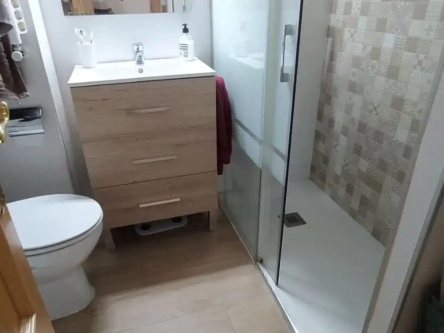 Flat for sale in Carrer de Alguersuari I Pascual, 79, Sol i Padris - Sant Oleguer Bathroom of Flat for sale in Sabadell with Air Conditioner and Balcony