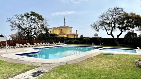 Foto 3 de Apartamento en venta en Calle Aguamarina, 1, Nueva Atalaya, Estepona