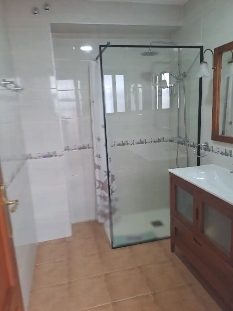 Casa adosada en venta en Calle Lirio, 27, La Puebla de los Infantes Baño de Casa adosada en venta en La Puebla de los Infantes con Aire acondicionado, Terraza y Balcón