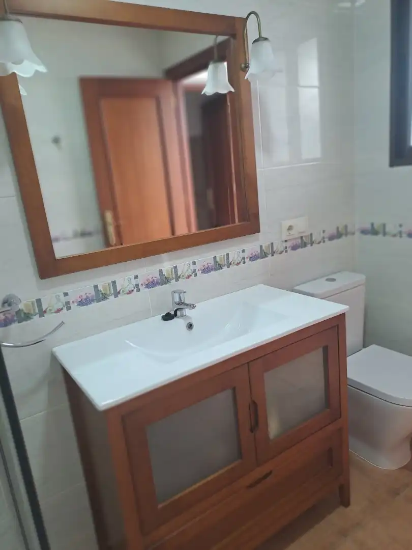 Casa adosada en venta en Calle Lirio, 27, La Puebla de los Infantes Baño de Casa adosada en venta en La Puebla de los Infantes con Aire acondicionado, Terraza y Balcón