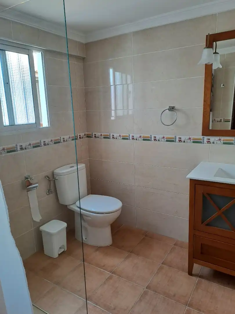 Casa adosada en venta en Calle Lirio, 27, La Puebla de los Infantes Baño de Casa adosada en venta en La Puebla de los Infantes con Aire acondicionado, Terraza y Balcón