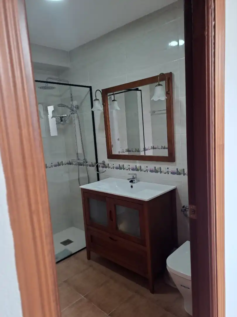 Casa adosada en venta en Calle Lirio, 27, La Puebla de los Infantes Baño de Casa adosada en venta en La Puebla de los Infantes con Aire acondicionado, Terraza y Balcón