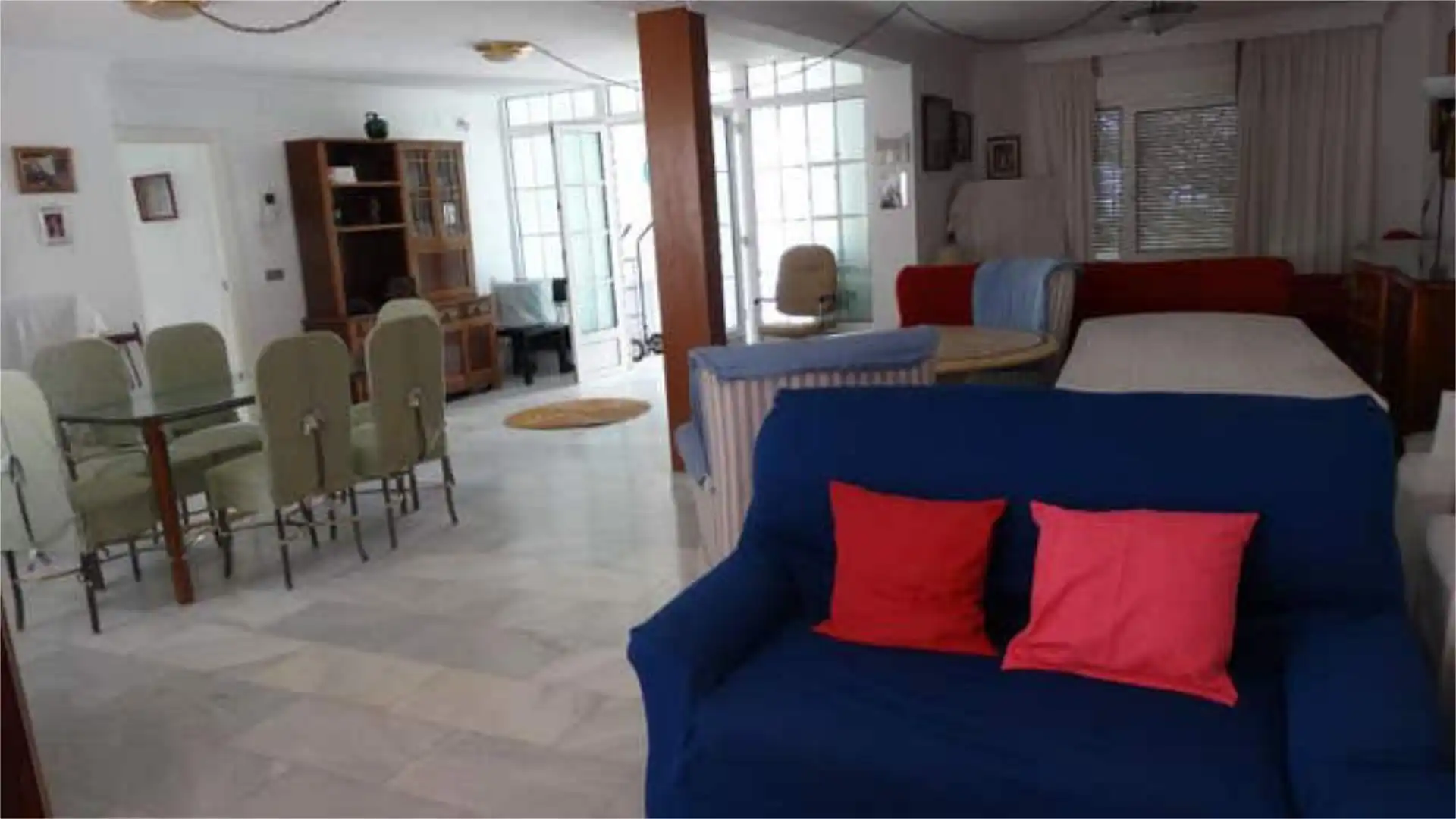 Casa adosada en venda a Puerto Marina Sala d'estar de Casa adosada en venda en Benalmádena amb Jardí privat, Terrassa i Traster