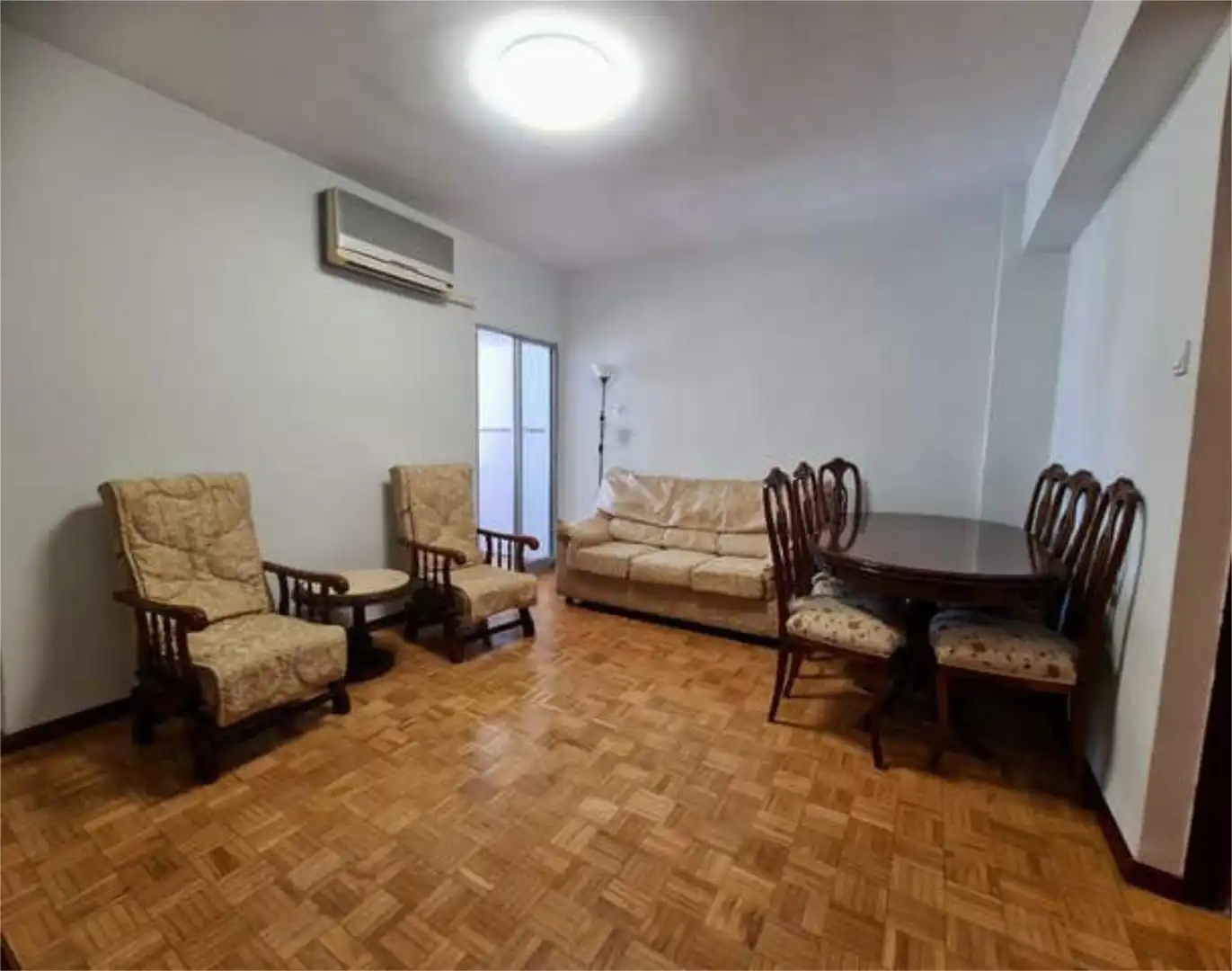 Piso de alquiler en Puerta Bonita Sala de estar de Piso de alquiler en Madrid con Terraza