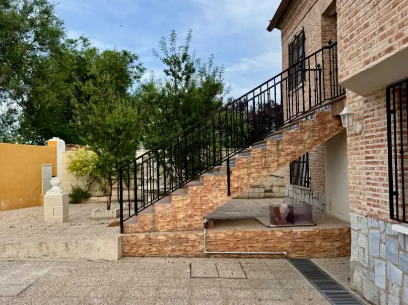 Außenansicht von Wohnung zum Verkauf in Villamiel de Toledo mit Heizung, Privatgarten und Terrasse