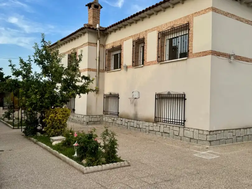 Außenansicht von Wohnung zum Verkauf in Villamiel de Toledo mit Heizung, Privatgarten und Terrasse