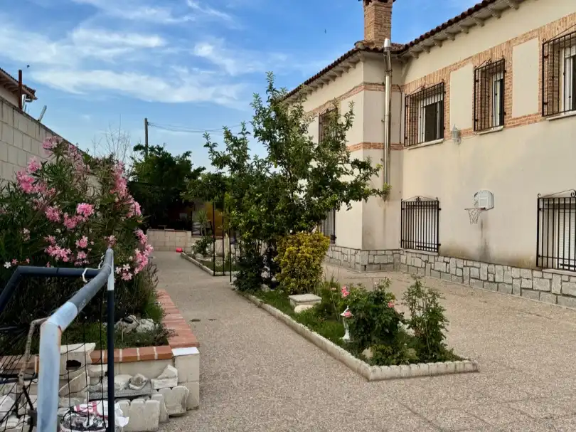 Außenansicht von Wohnung zum Verkauf in Villamiel de Toledo mit Heizung, Privatgarten und Terrasse