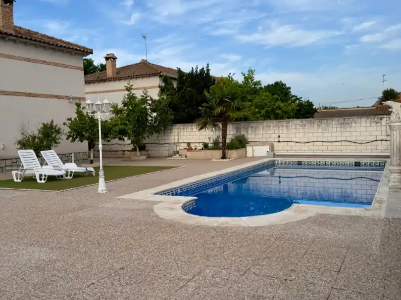 Schwimmbecken von Wohnung zum Verkauf in Villamiel de Toledo mit Heizung, Privatgarten und Terrasse