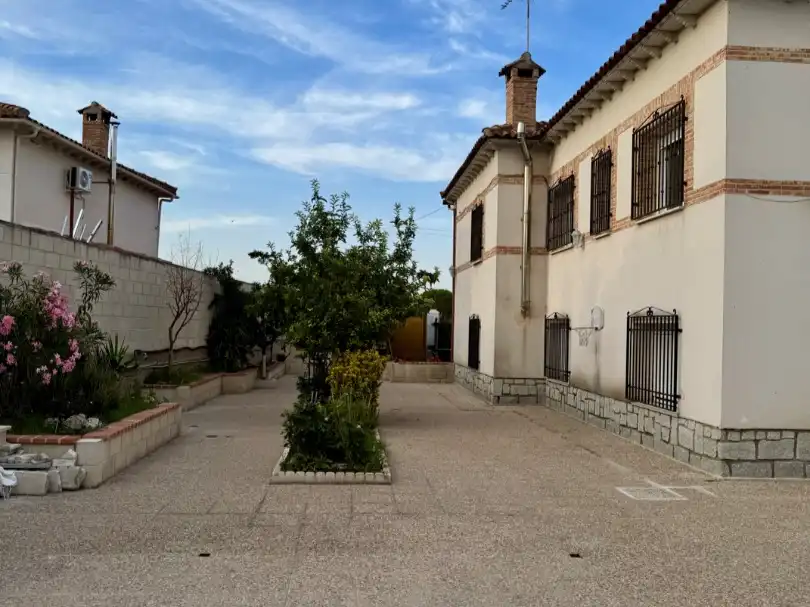 Außenansicht von Wohnung zum Verkauf in Villamiel de Toledo mit Heizung, Privatgarten und Terrasse