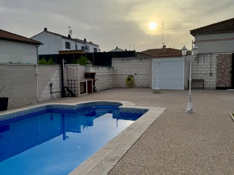 Schwimmbecken von Wohnung zum Verkauf in Villamiel de Toledo mit Heizung, Privatgarten und Terrasse