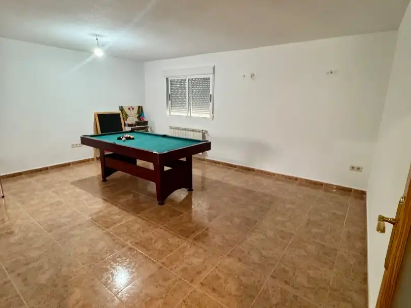 Wohnung zum Verkauf in Villamiel de Toledo mit Heizung, Privatgarten und Terrasse