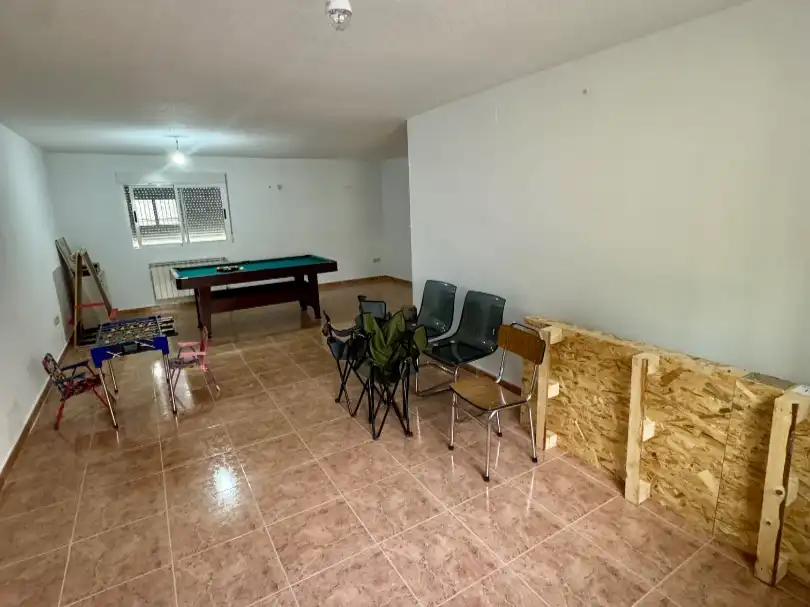 Wohnung zum Verkauf in Villamiel de Toledo mit Heizung, Privatgarten und Terrasse