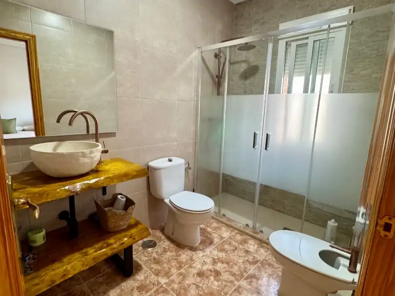 Badezimmer von Wohnung zum Verkauf in Villamiel de Toledo mit Heizung, Privatgarten und Terrasse