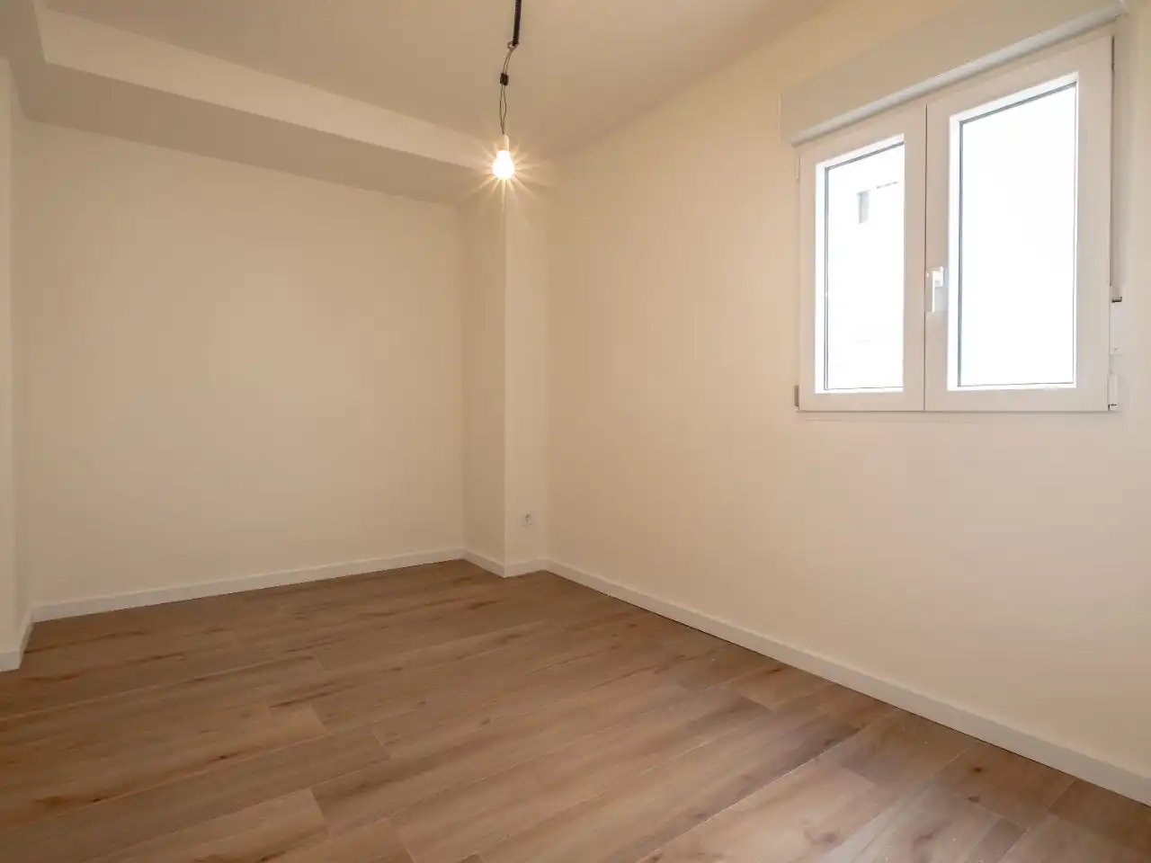 Piso en venta en Sant Isidre Habitación de Piso en venta en Valencia Capital con Aire acondicionado y Balcón