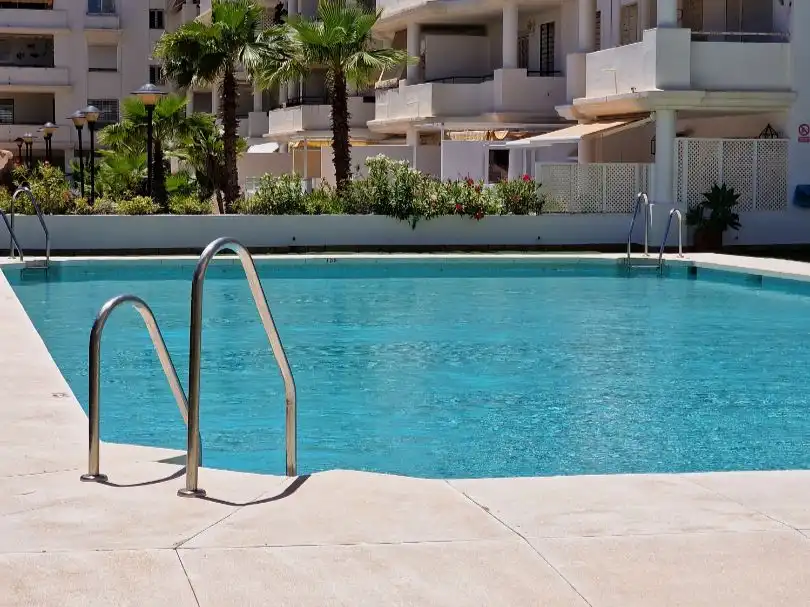Wohnung zum Verkauf in Calle del Remo, 8, La Carihuela - Los Nidos Schwimmbecken von Wohnung zum Verkauf in Torremolinos mit Klimaanlage, Terrasse und Schwimmbad