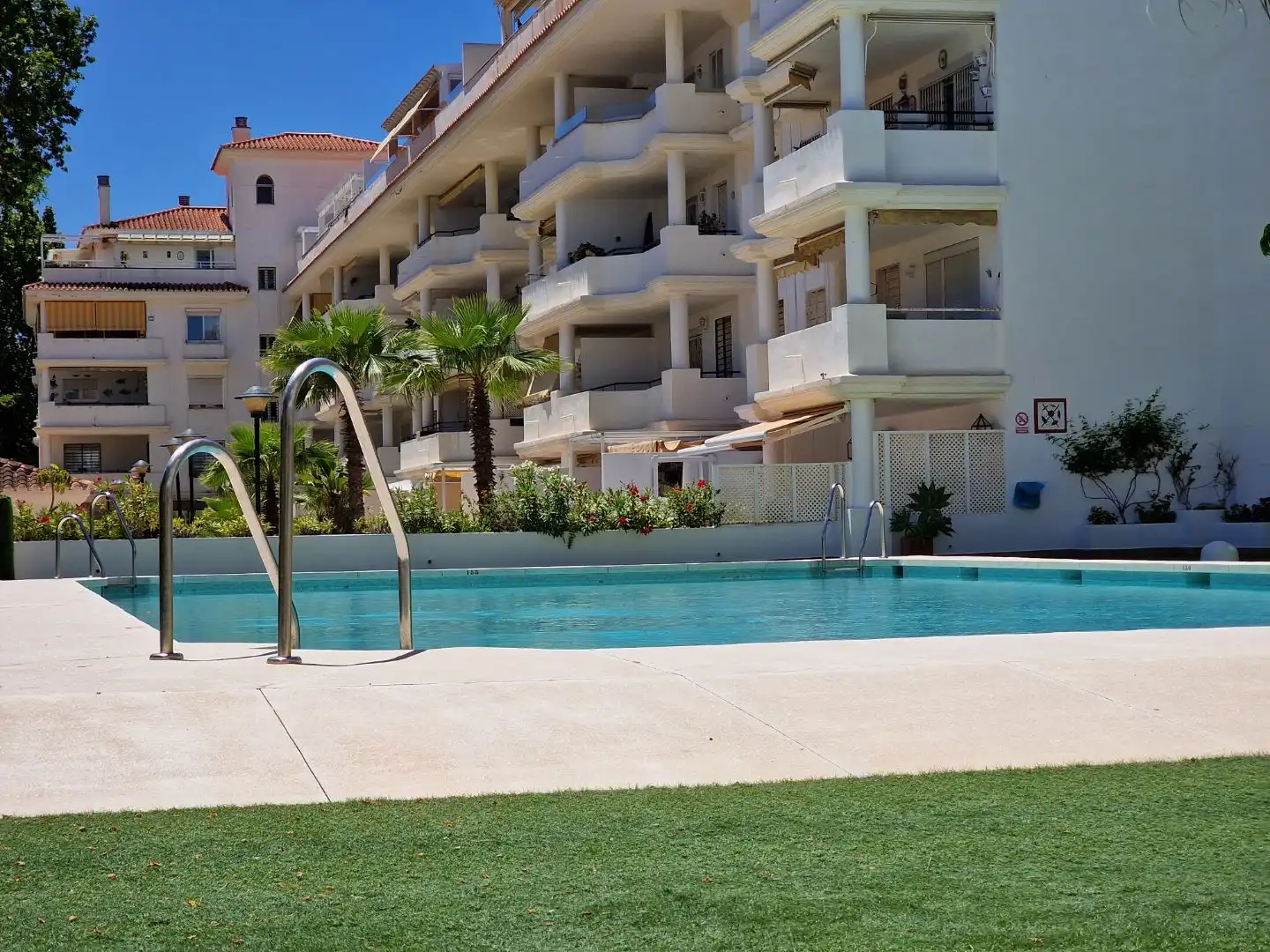 Wohnung zum Verkauf in Calle del Remo, 8, La Carihuela - Los Nidos Schwimmbecken von Wohnung zum Verkauf in Torremolinos mit Klimaanlage, Terrasse und Schwimmbad